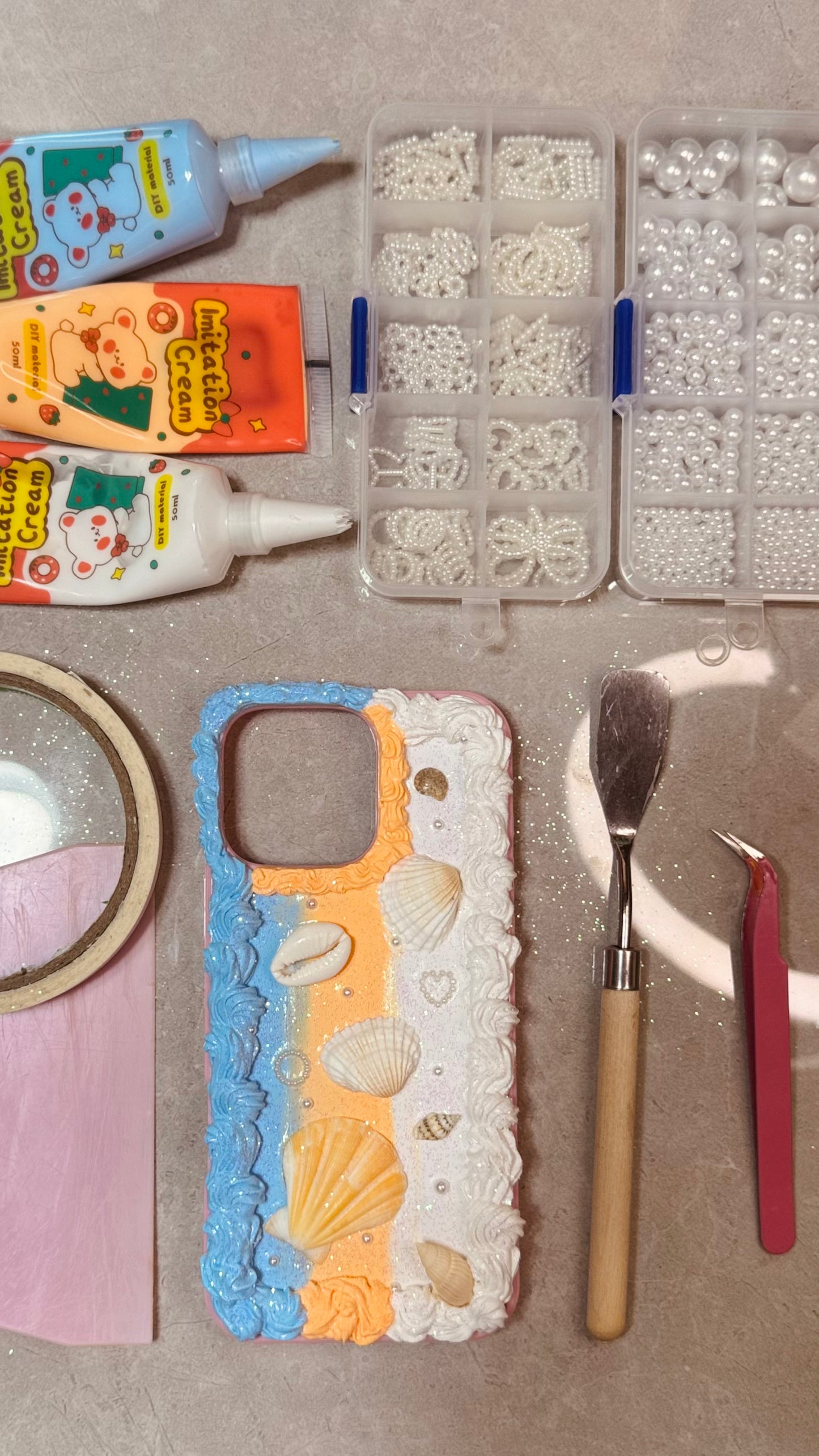 Coque de téléphone faite main avec colle crème « Vibrant Bloom »