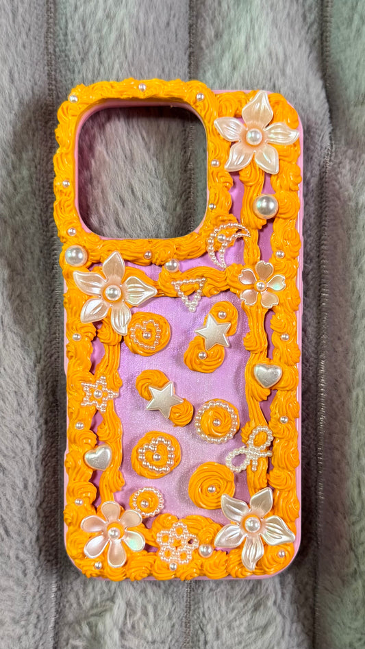 ✨ Bold Blossom Glow – Handmade Pearl & Flower Cream Case ✨.2
