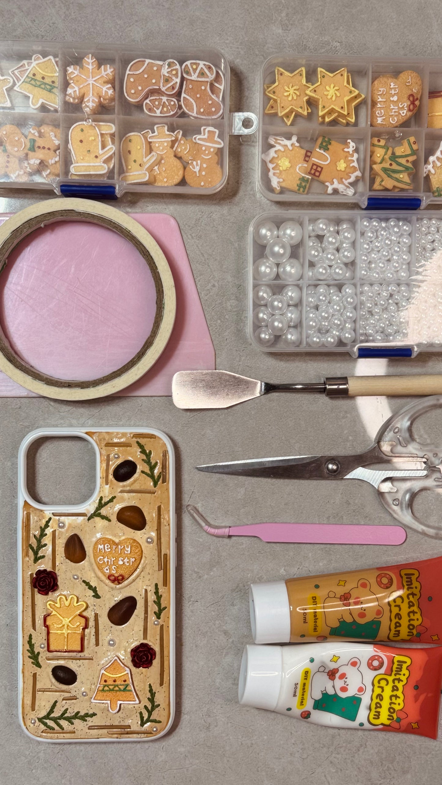 Funda para teléfono hecha a mano con pegamento crema “Vibrant Bloom”