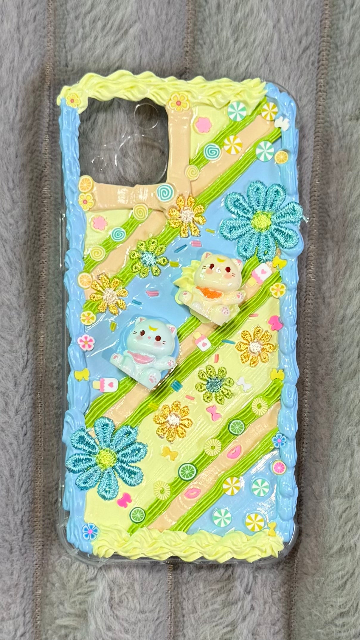 Handmade Kawaii Whipped Cream Phone Case – 3D Cats & Candy Flowers
