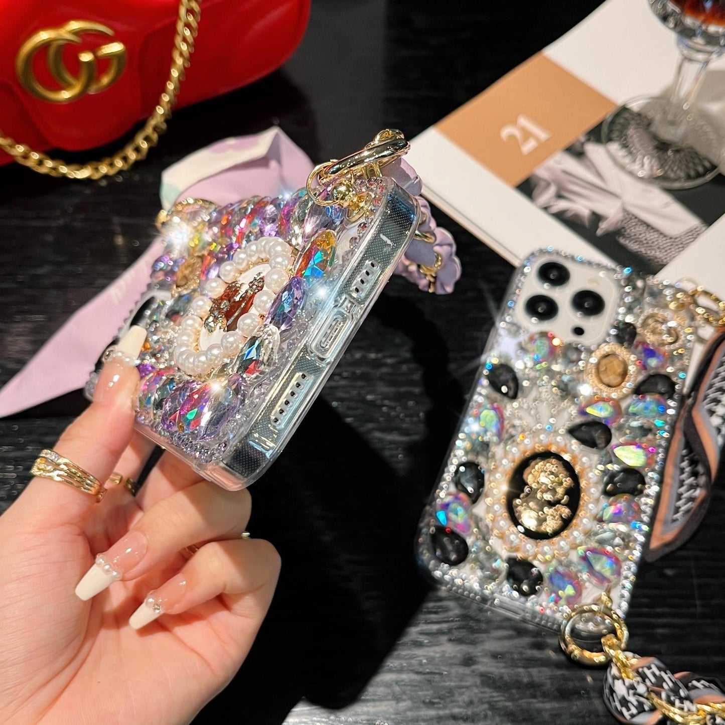 Funda para teléfono hecha a mano con pegamento crema “Vibrant Bloom”