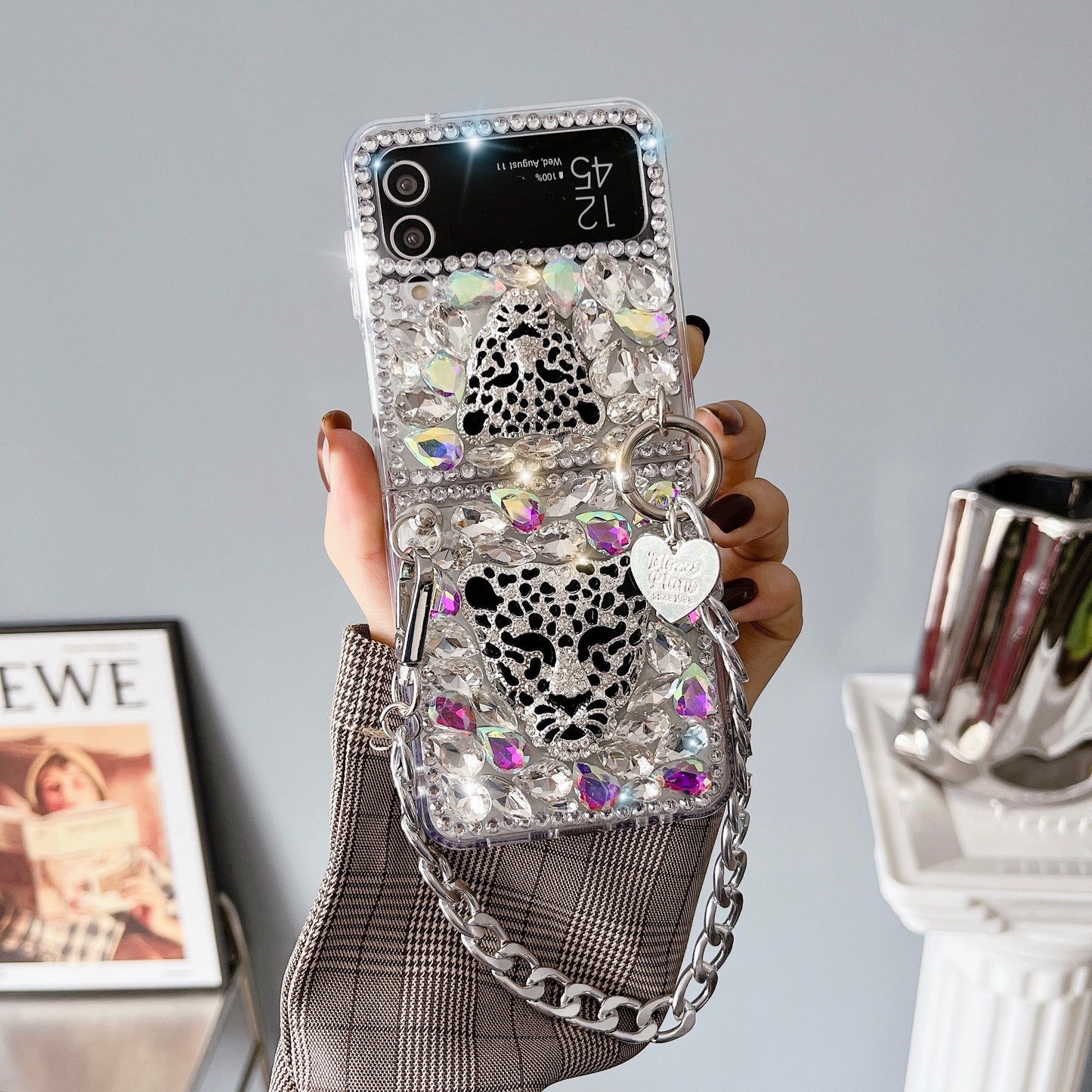 Funda para teléfono hecha a mano con pegamento crema “Vibrant Bloom”