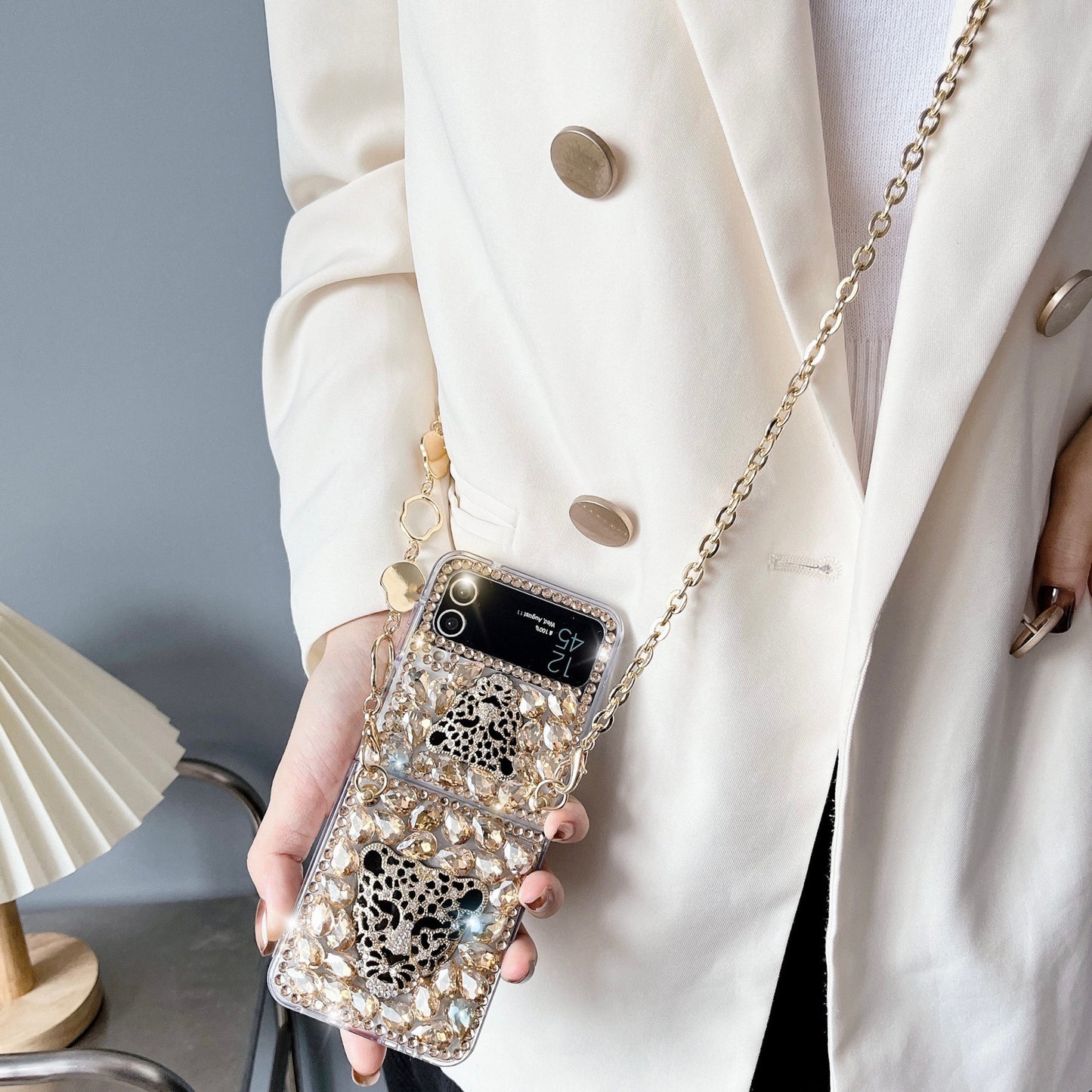 Funda para teléfono hecha a mano con pegamento crema “Vibrant Bloom”