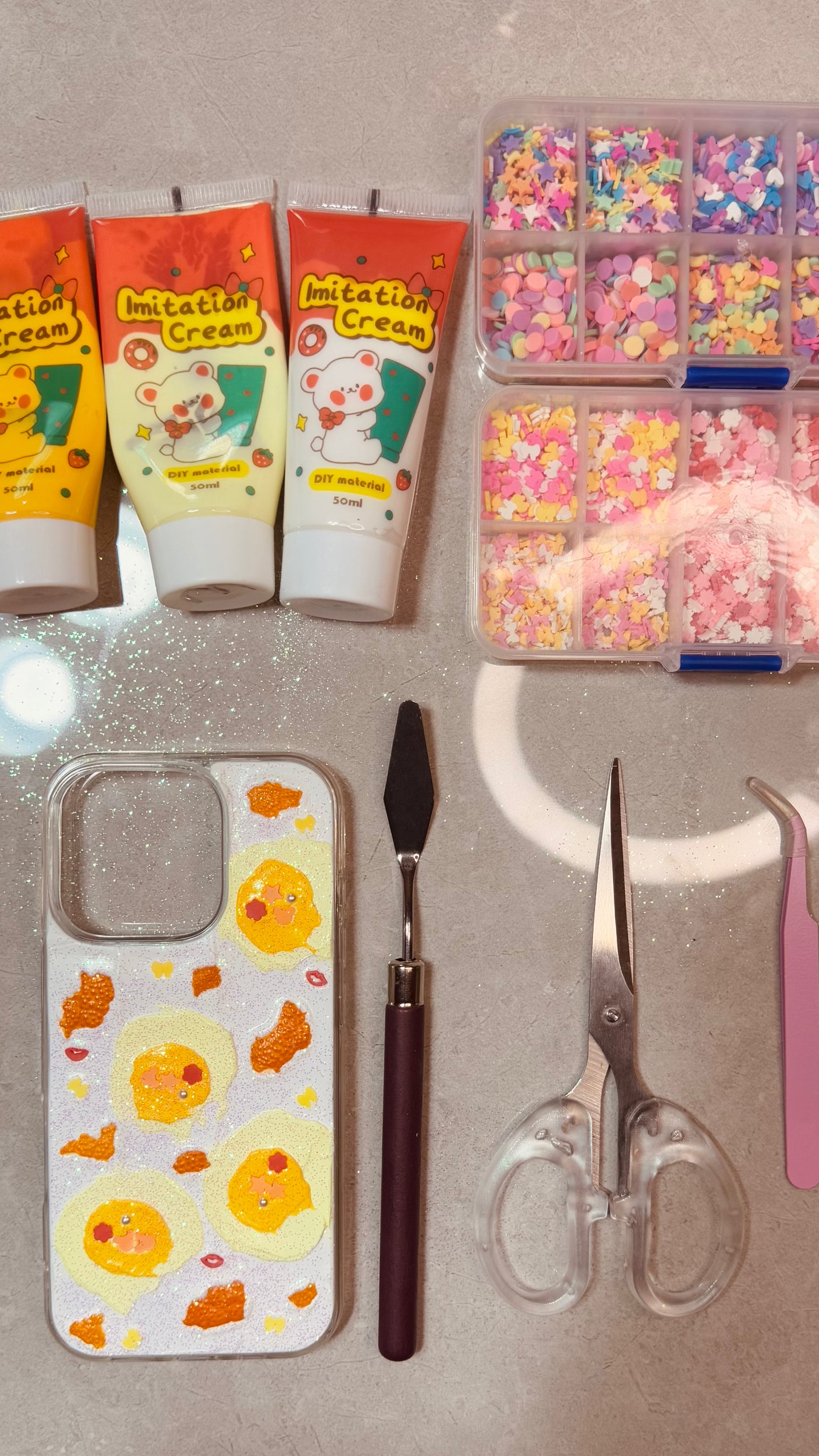 Coque de téléphone faite main avec colle crème « Vibrant Bloom »