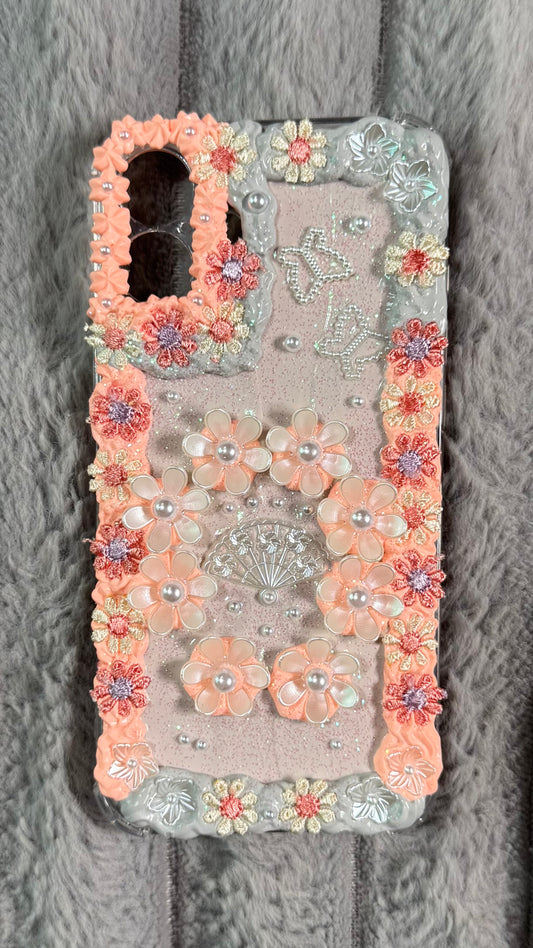 Funda para teléfono hecha a mano con pegamento crema “Vibrant Bloom” 