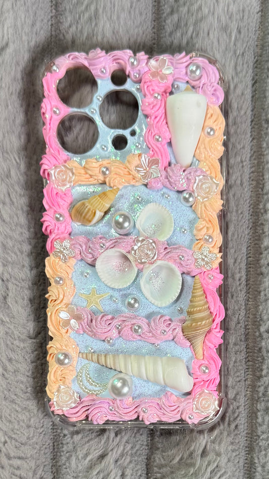 🌊 Ocean Dreams Cream Glue Phone Case – Handmade with Seashells, Pearls & Pastel Swirls