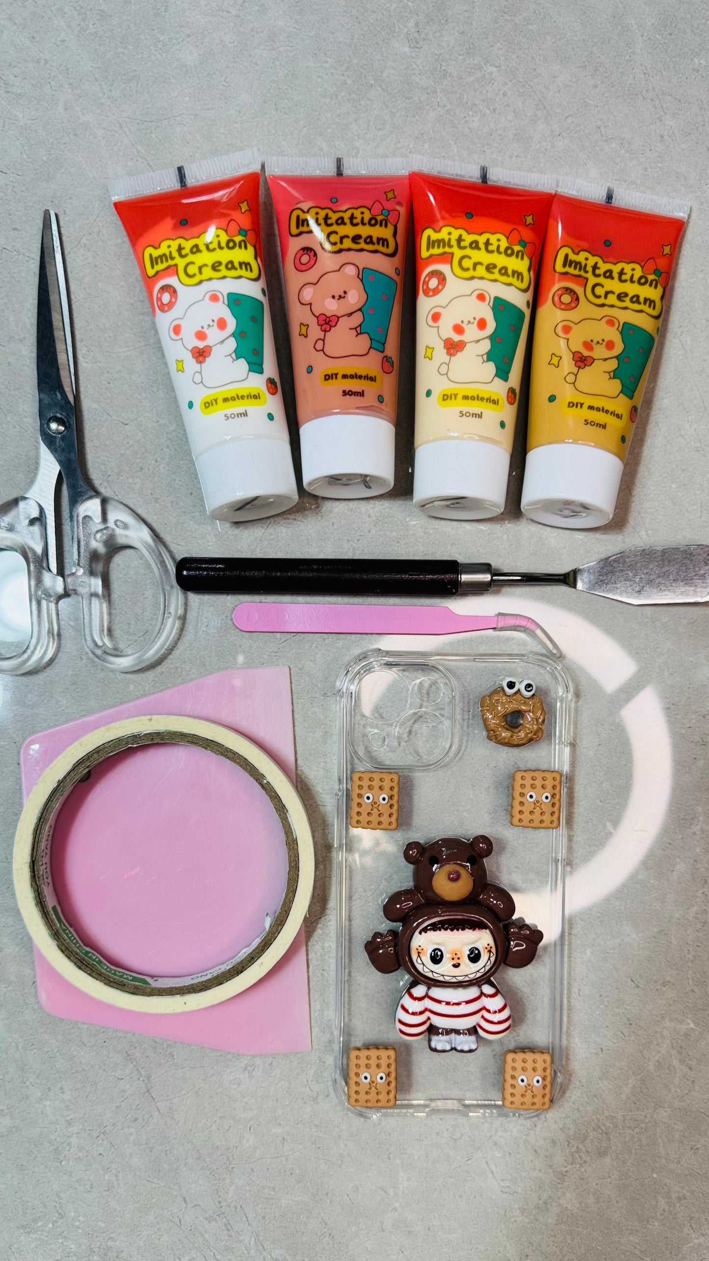 Funda para teléfono hecha a mano con pegamento crema “Vibrant Bloom” 