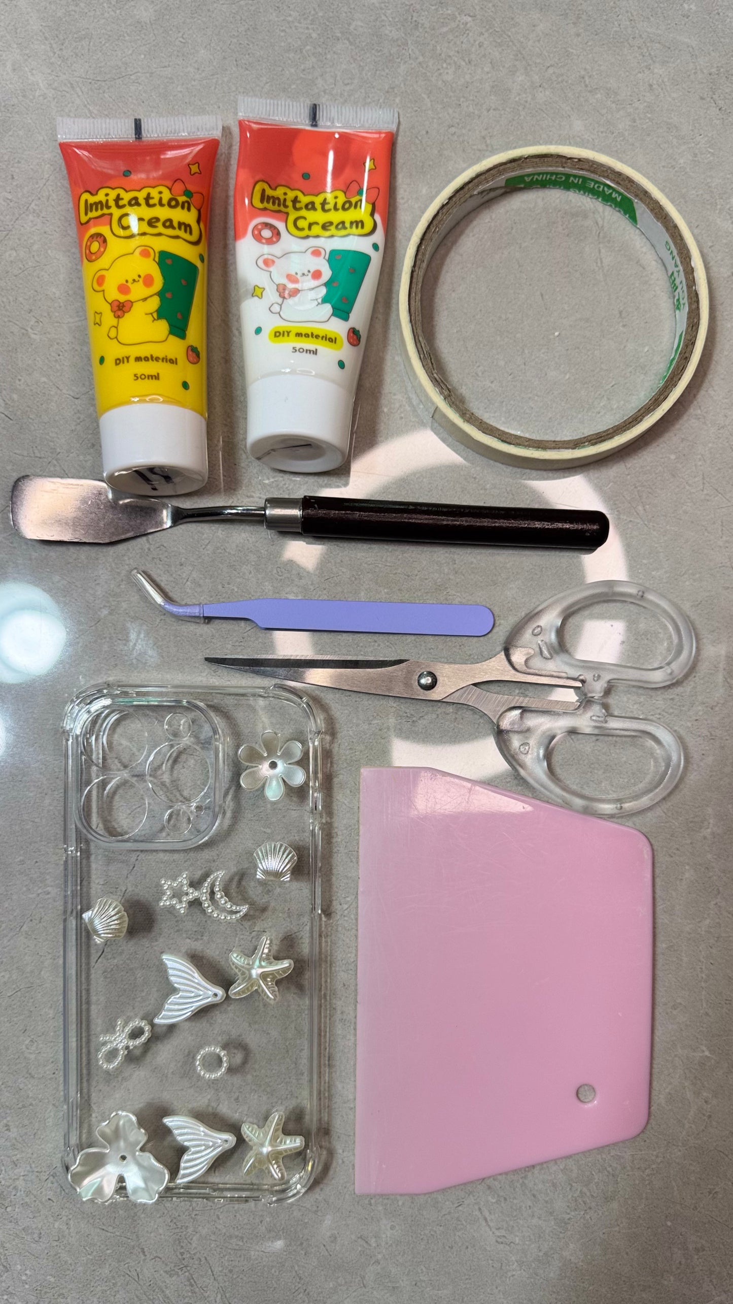 Funda para teléfono hecha a mano con pegamento crema “Vibrant Bloom” 