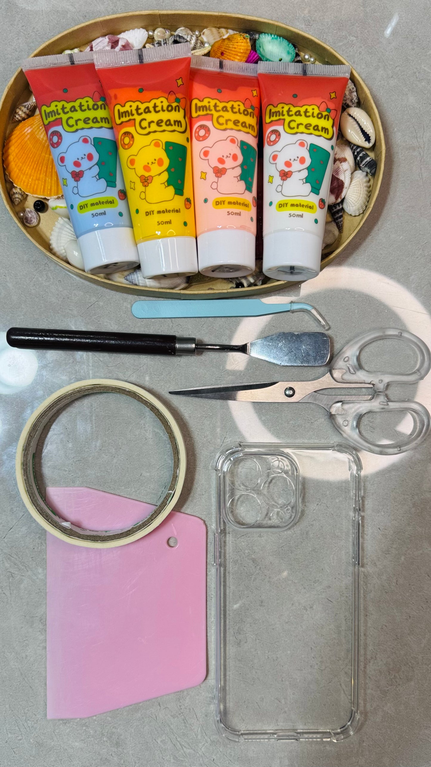 Funda para teléfono hecha a mano con pegamento crema “Vibrant Bloom” 