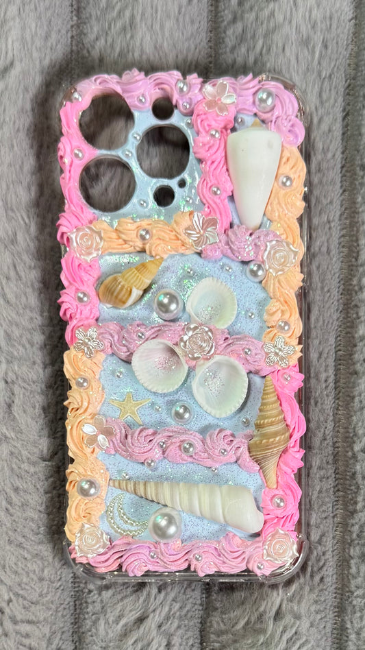🌊 Ocean Dreams Cream Glue Phone Case – Handmade with Seashells, Pearls & Pastel Swirls