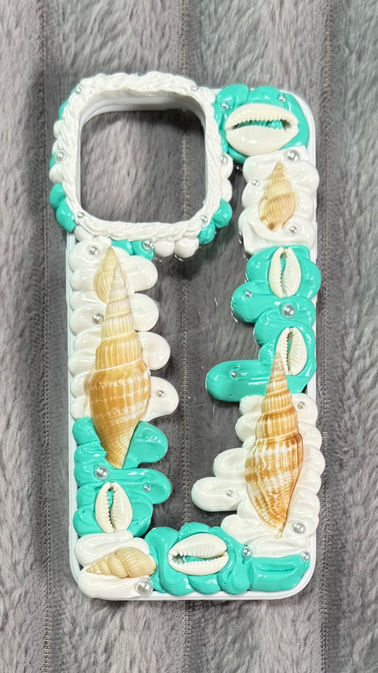 🌊 Ocean Dream Seashell Cream Case – Handmade Beach Vibes