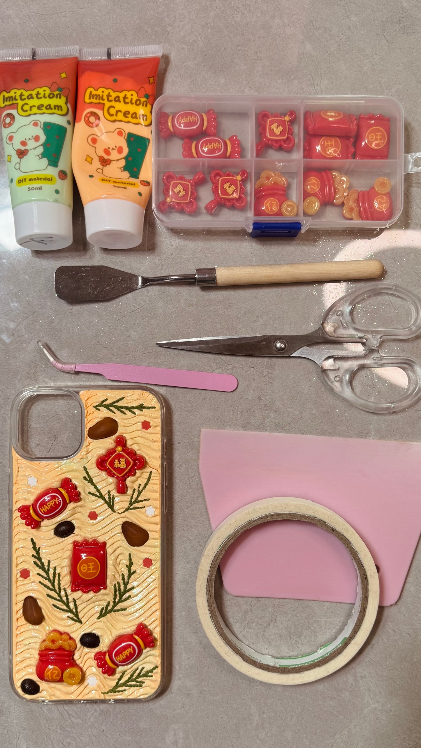 Funda para teléfono hecha a mano con pegamento crema “Vibrant Bloom” 