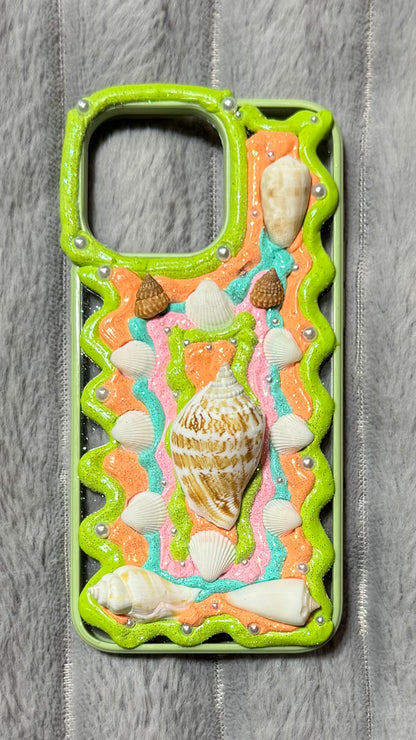 🌀 “The Seashell Conspiracy” – Wavy Retro Cream Case