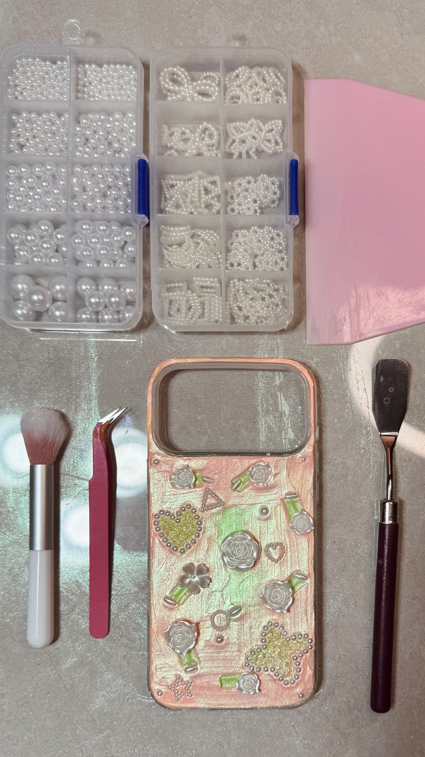 Coque de téléphone faite main avec colle crème « Vibrant Bloom » 